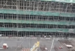 华厦广场经过连续30多个小时的混凝土浇筑,顺利完成最后筏板的浇筑