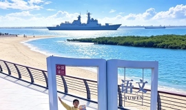 տ��д��Сѧ�������꼶���ġ�����С�ǡ���տ������ҵ���ͷ�չ�ˣ��ڴ�ï��Я������