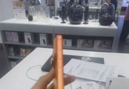 �ڶ����ǳ���ĳ�ֻ��깺���ֻ�������Ƶ��άȨ���ܻ����Ա��������ز��Ź�ע