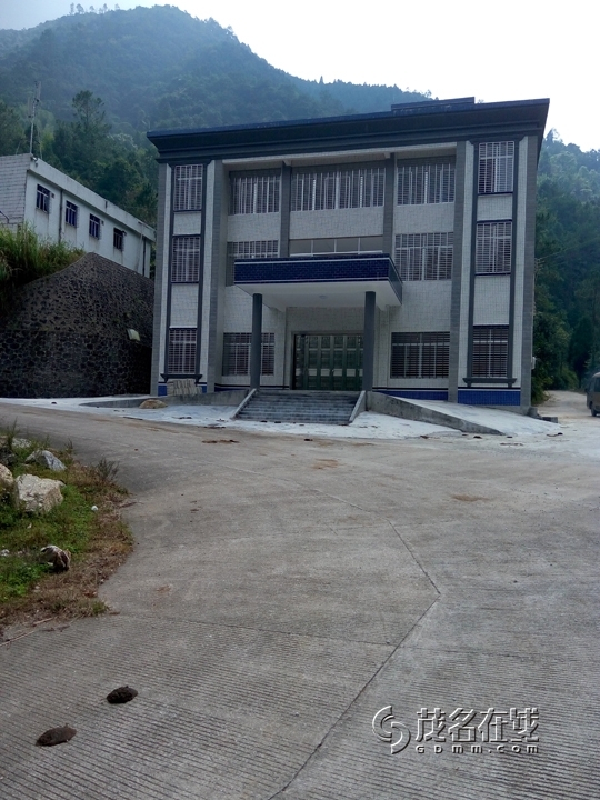 P51025-114109.jpg