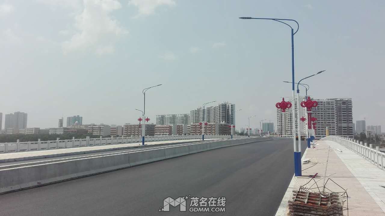 2080422461.jpg