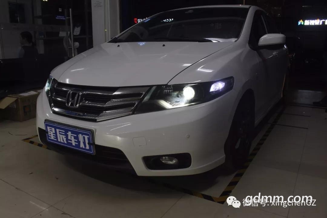 星辰车灯不一样黑的锋范