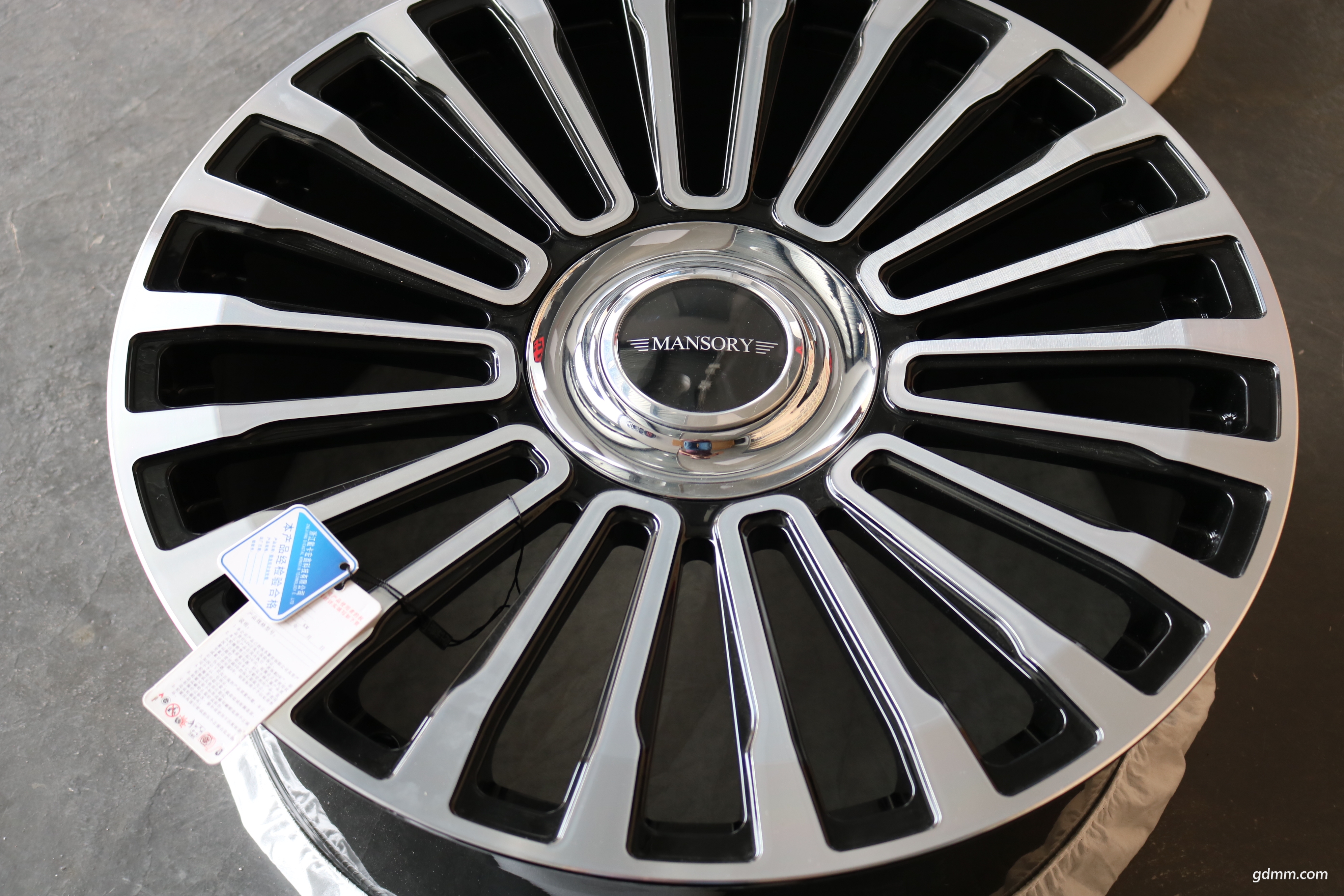 【视频】路虎揽胜改装22寸轮毂效果 万吨级锻造铝合金轮毂 品质安全有