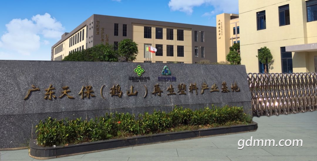 640IMM9D5I3.jpg