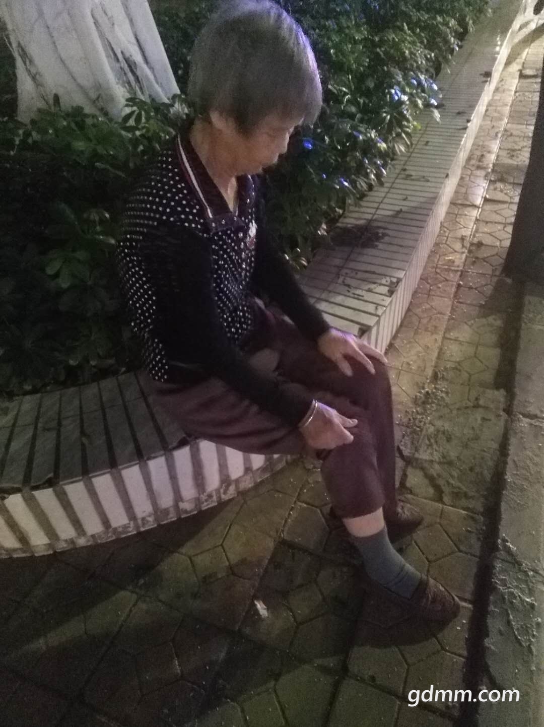 �Ƹ����Ű����߱�ײ���˼�1.jpg