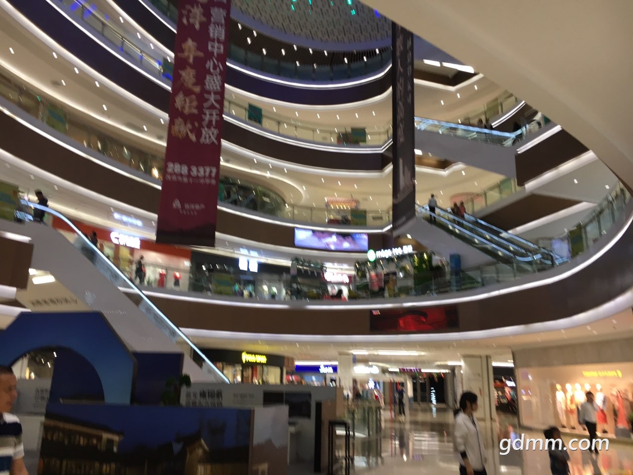 别整天拿湛江说事了,茂名人引以为豪的东汇城蚤都无多粒