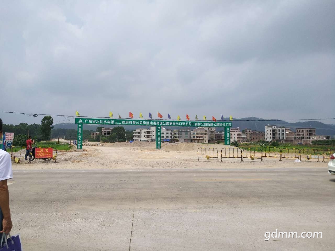 化州玉茂一级公路建设现场鉴江大桥