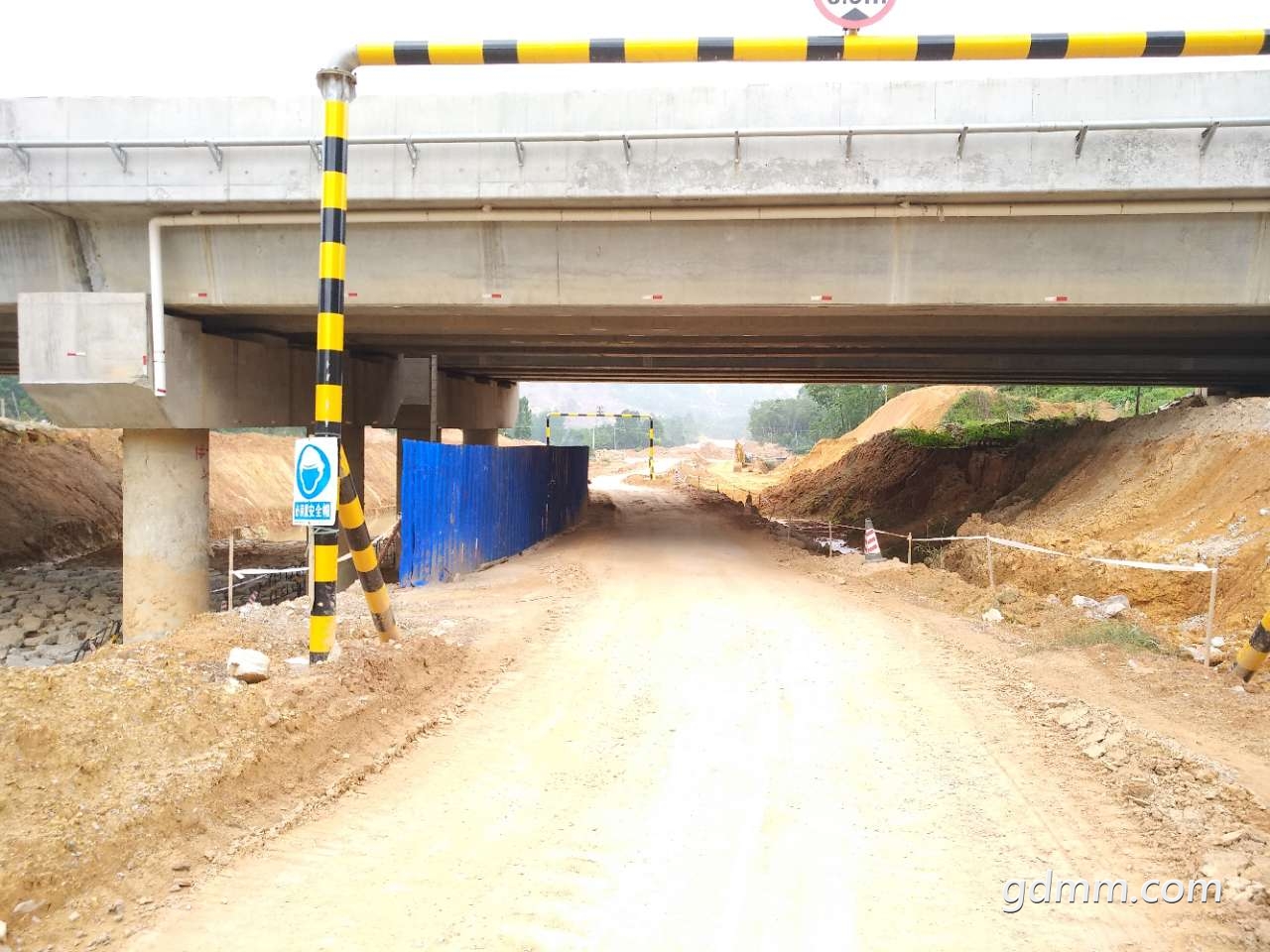 化州玉茂一级公路建设现场鉴江大桥