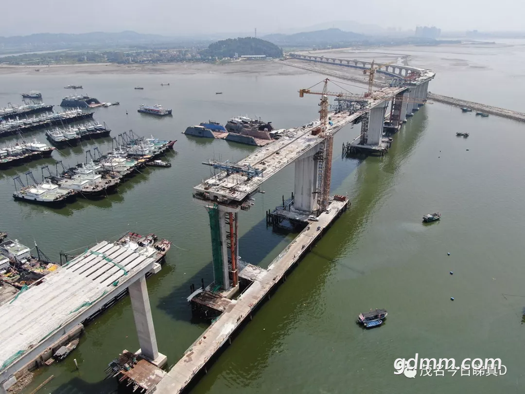 茂名博贺湾跨海大桥震撼航拍国庆前全线通车连接水东湾滨海旅游公路