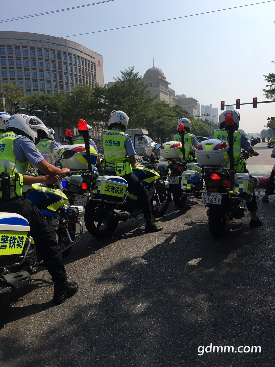 铁骑警察蜀黍真帅感觉茂名的治安越来越好