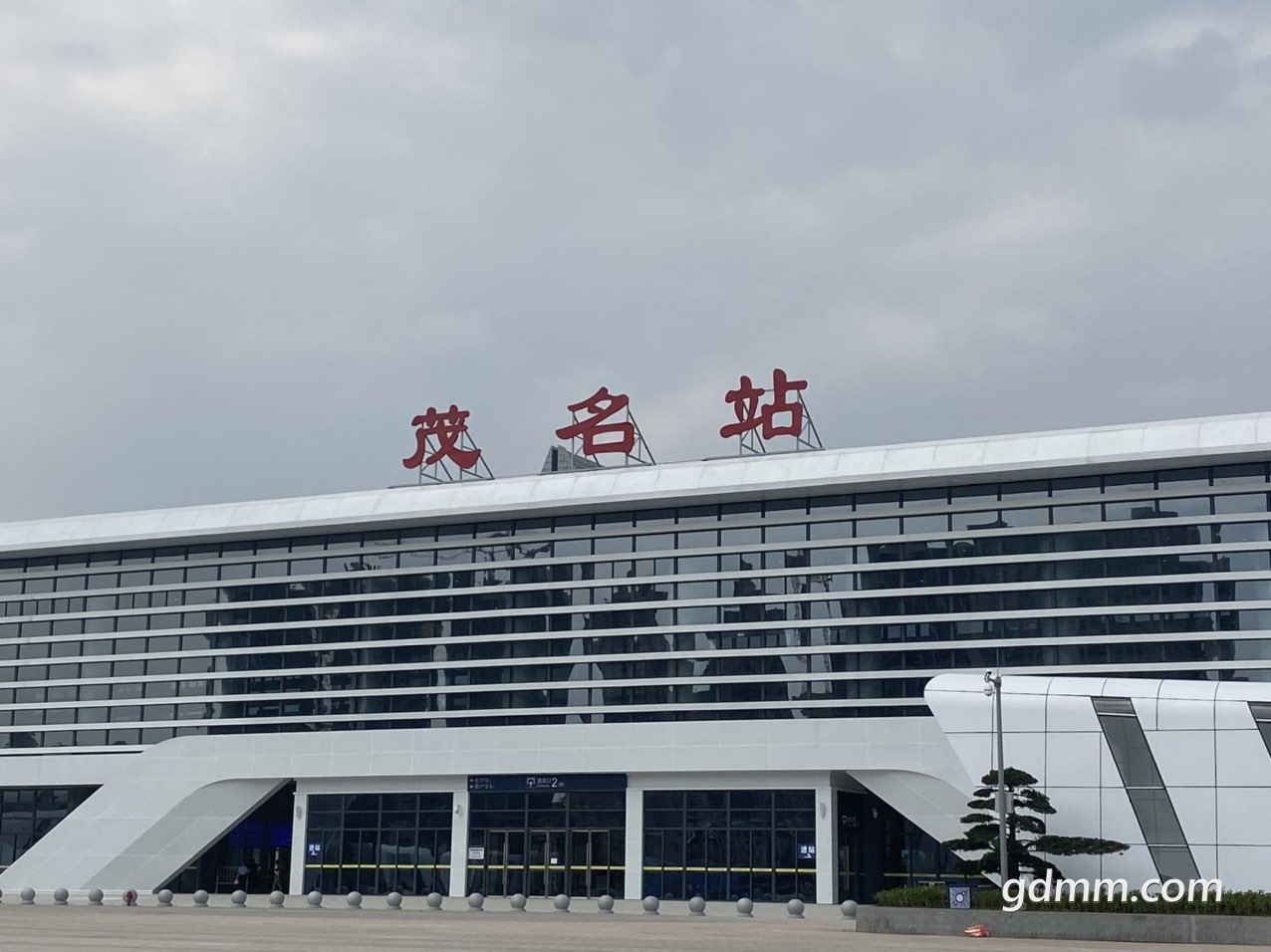 1020的茂名火车站南广场