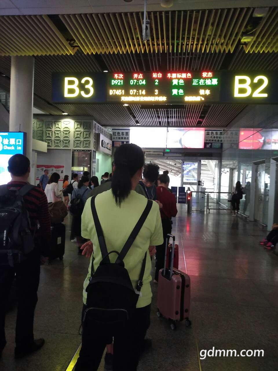 前线播报广州南站b3进站口