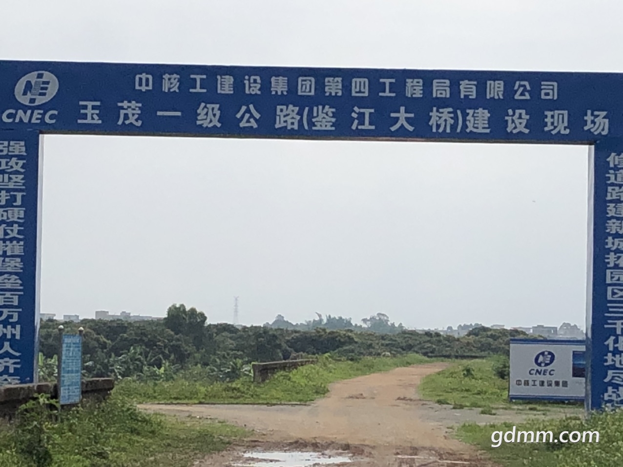 玉茂一级公路化北段准备正式开工已立好搅拌机化北1小时到市区指日可