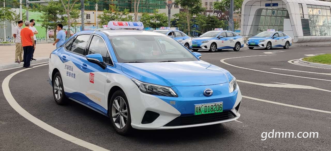 茂名站南广场惊现不一样的的士
