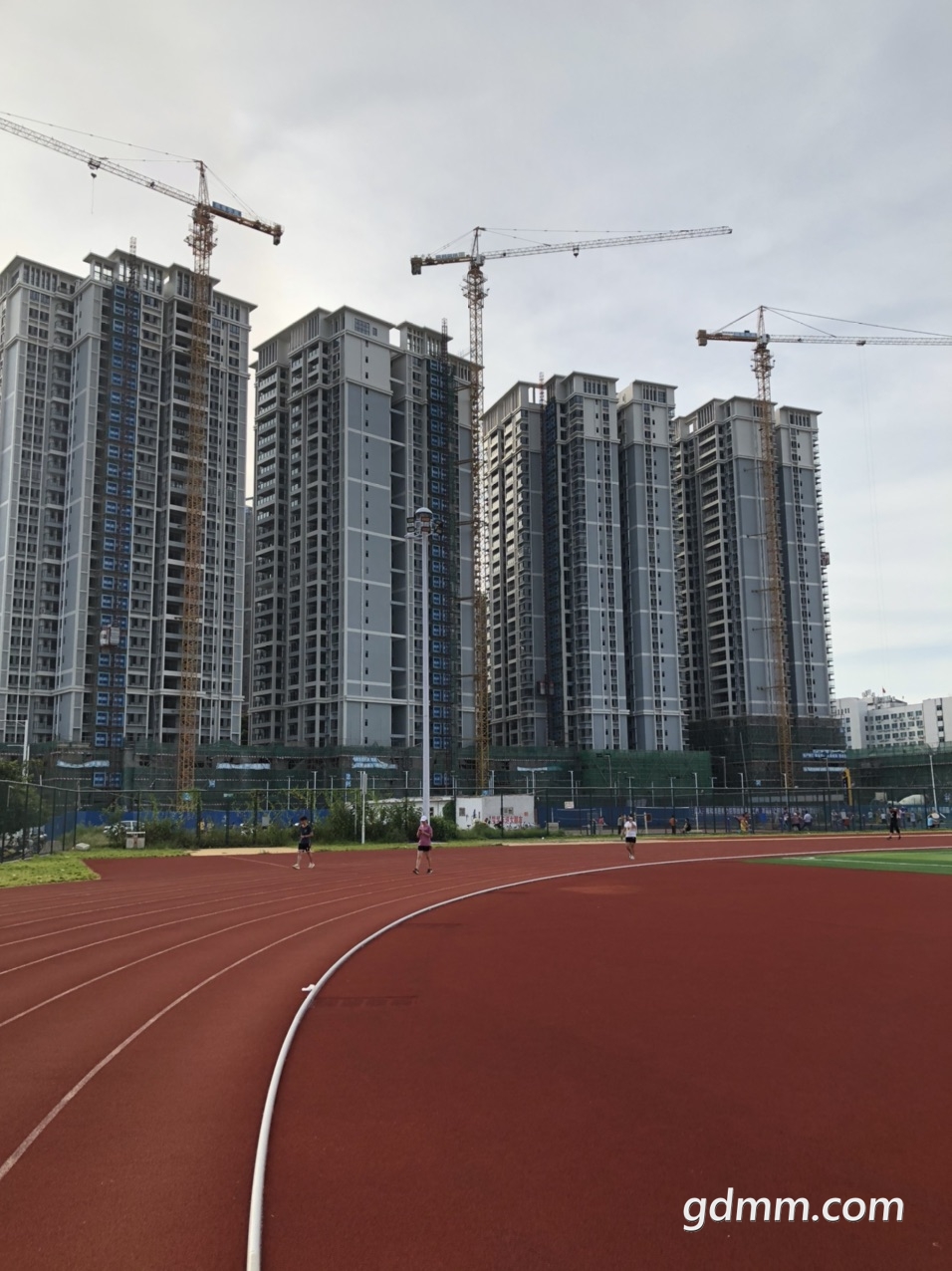 front1_FivZuYxNhLk4UYn7BidGQuap1b1E.jpg
