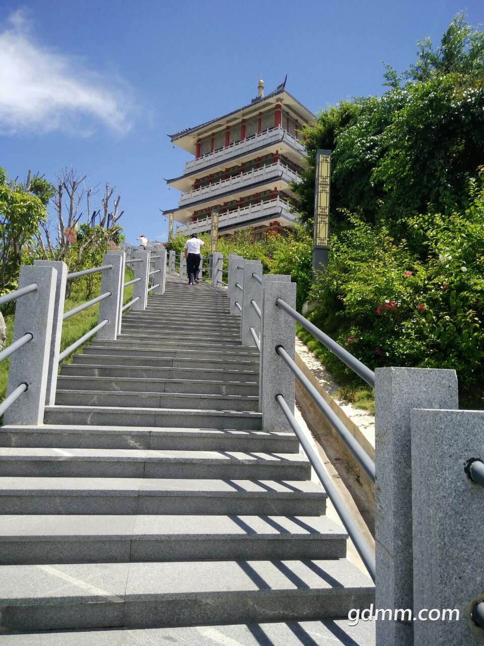 潘茂名纪念公园美中不足容易望不可及