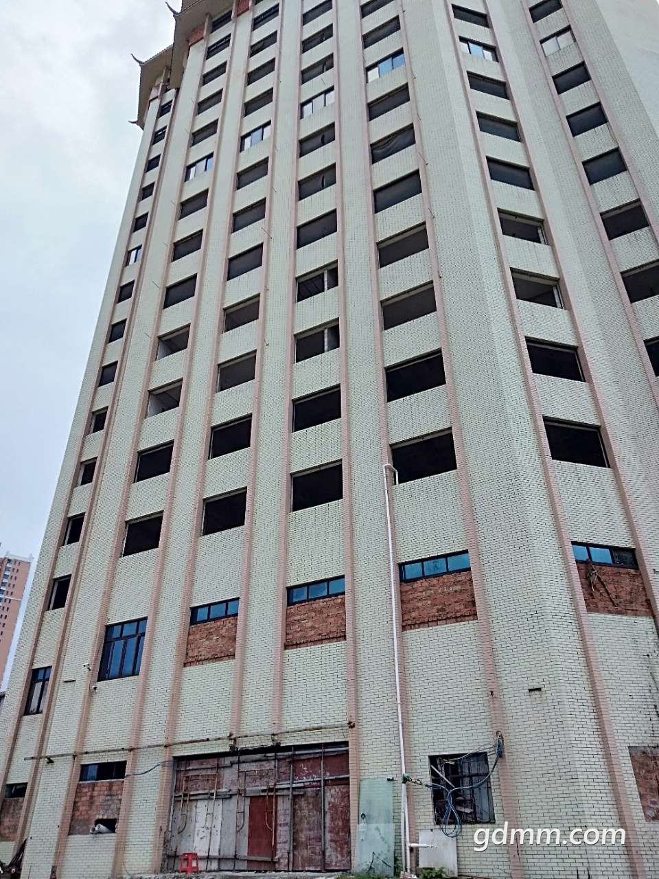 茂名国贸大厦这座荒废了20年的殿堂级烂尾楼何时重生