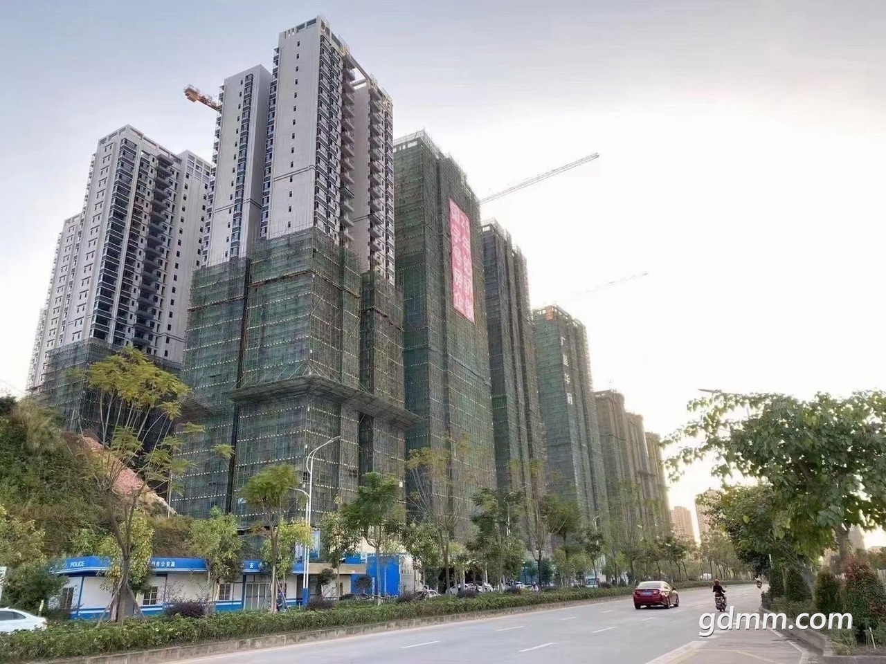 万福名雅城进度飞快,基坑已挖好一半