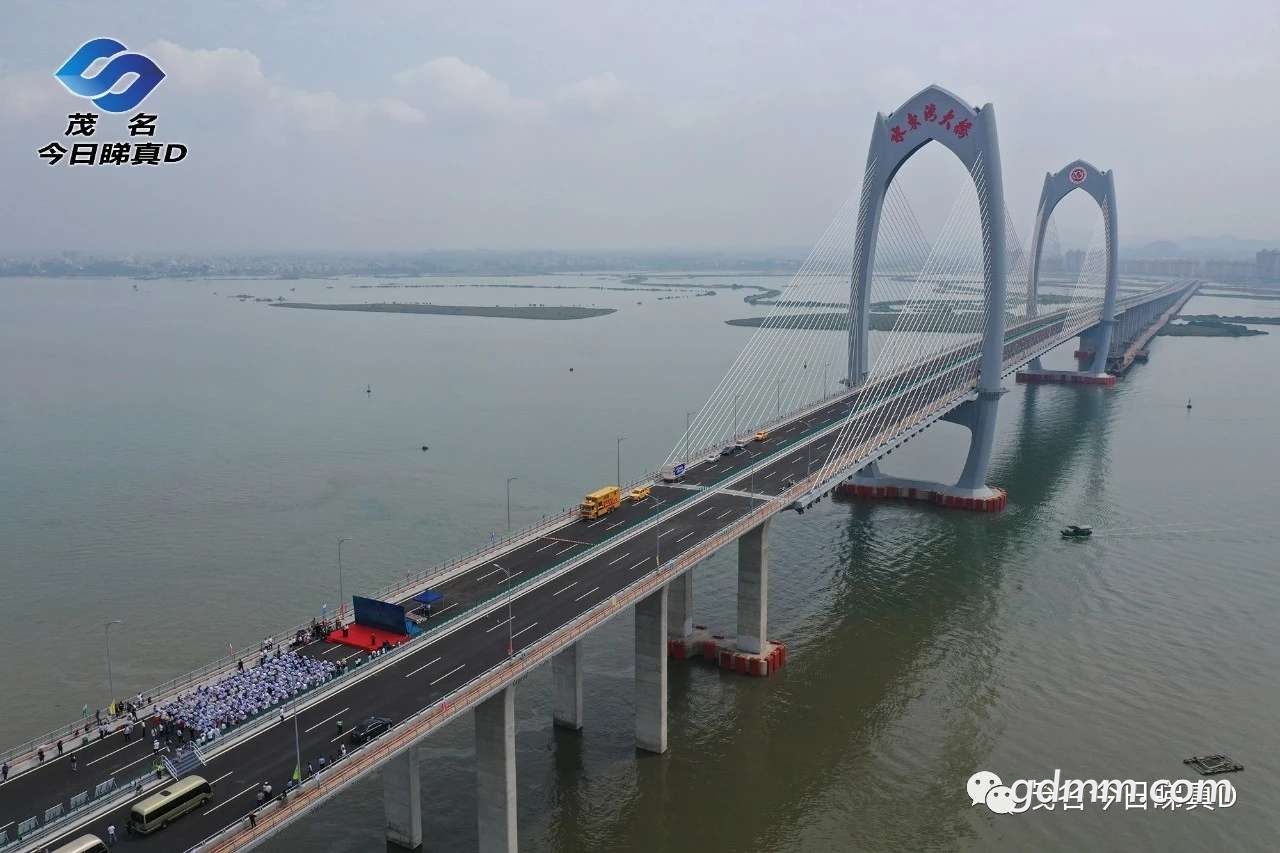 茂名水东湾大桥正式通车现场震撼航拍见证历史一刻