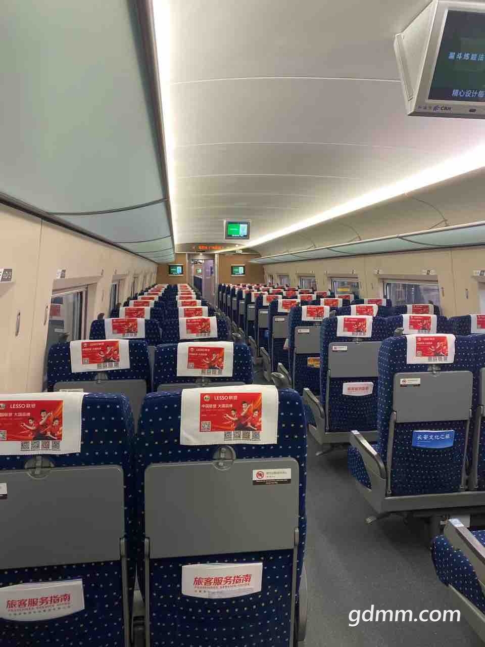 疫情下的广州南站一节车厢就2个人