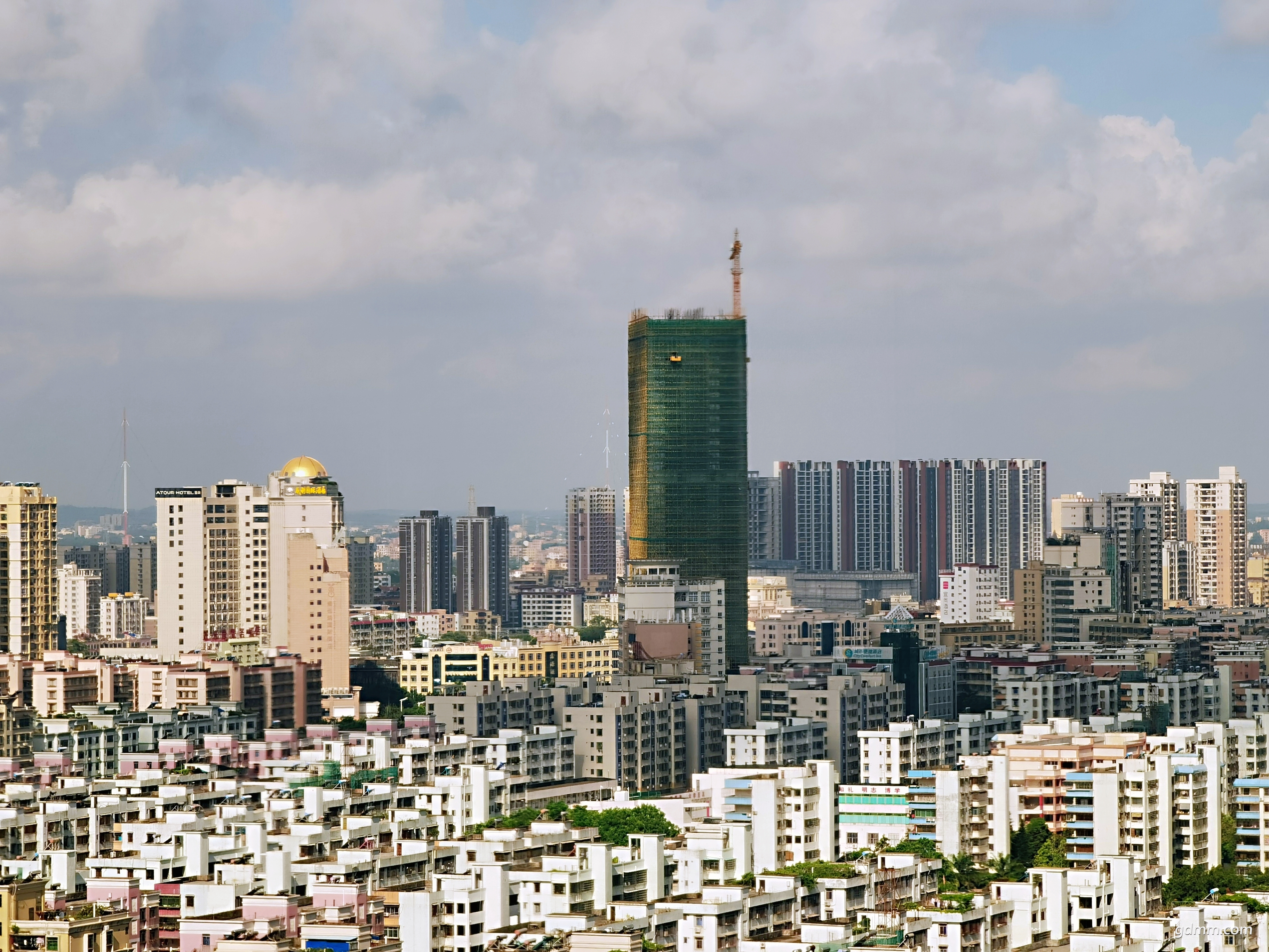 茂名新地标153米的财富大厦封顶了即将突破茂名天际线