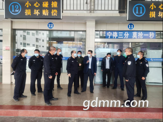 �����£�ר��壺ƽ������ ����ͬ��(1)3581.png