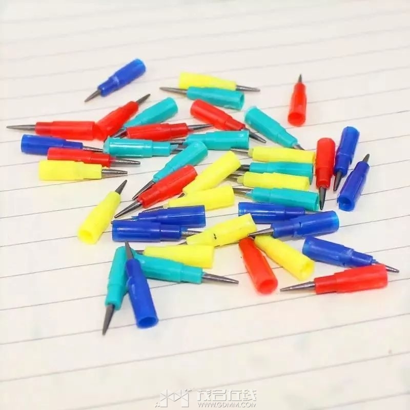 ������ɫ��Ǧ��